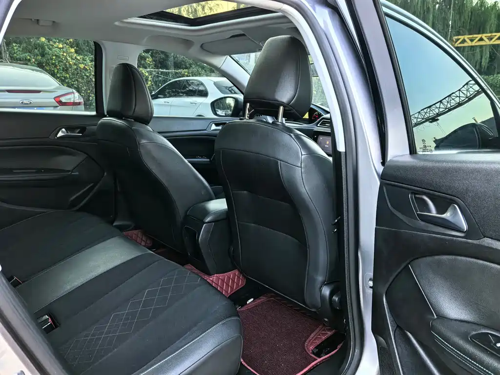 Peugeot 308 — миниатюра 14