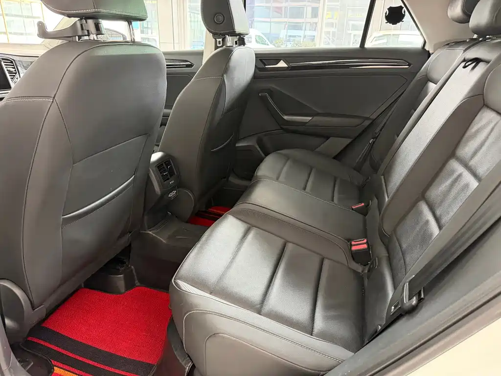 Volkswagen T-Roc — миниатюра 7