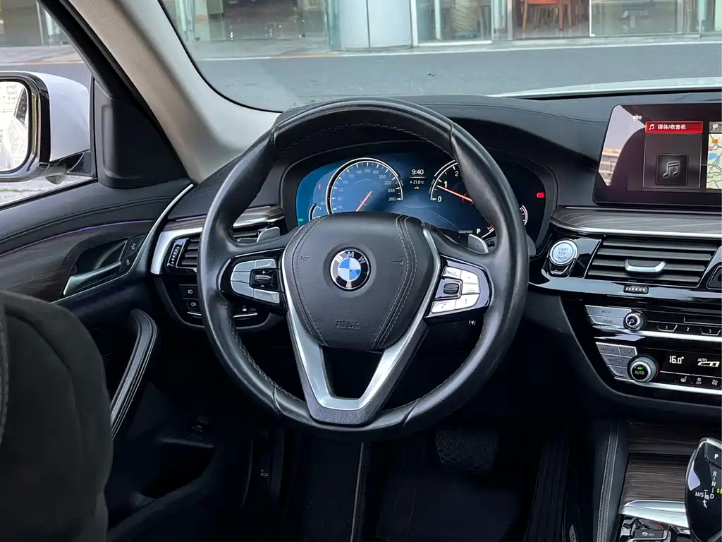 BMW 5 Series — миниатюра 16