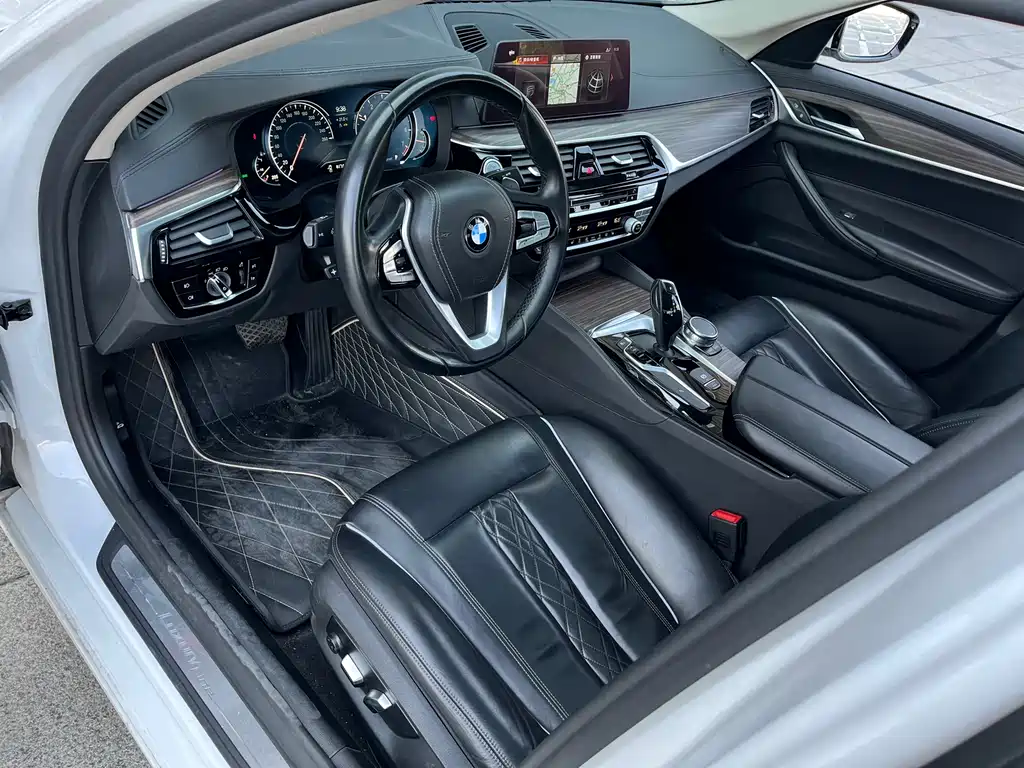BMW 5 Series — миниатюра 11