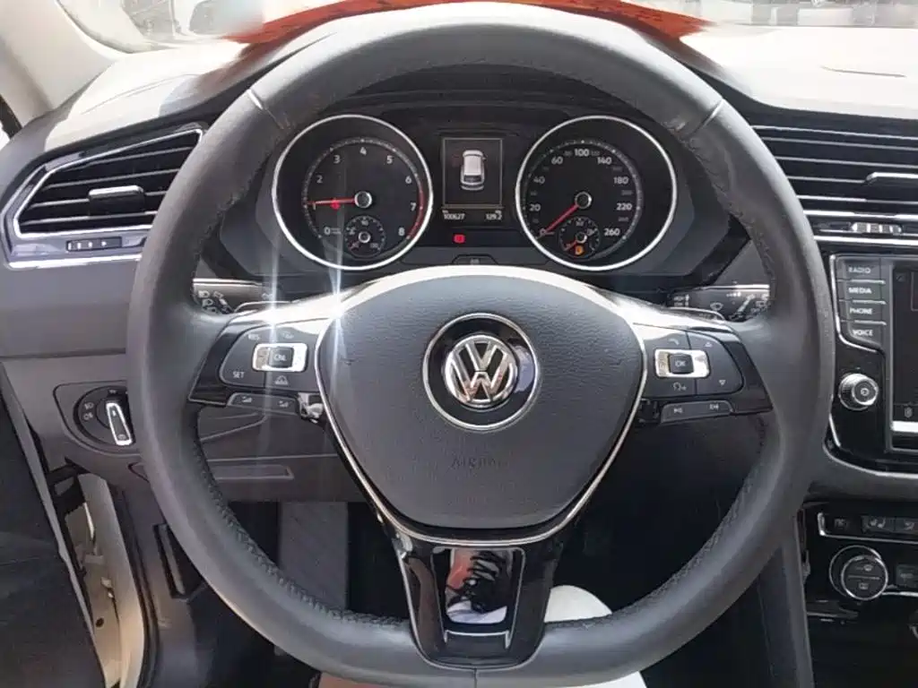 Volkswagen Tiguan L — миниатюра 11