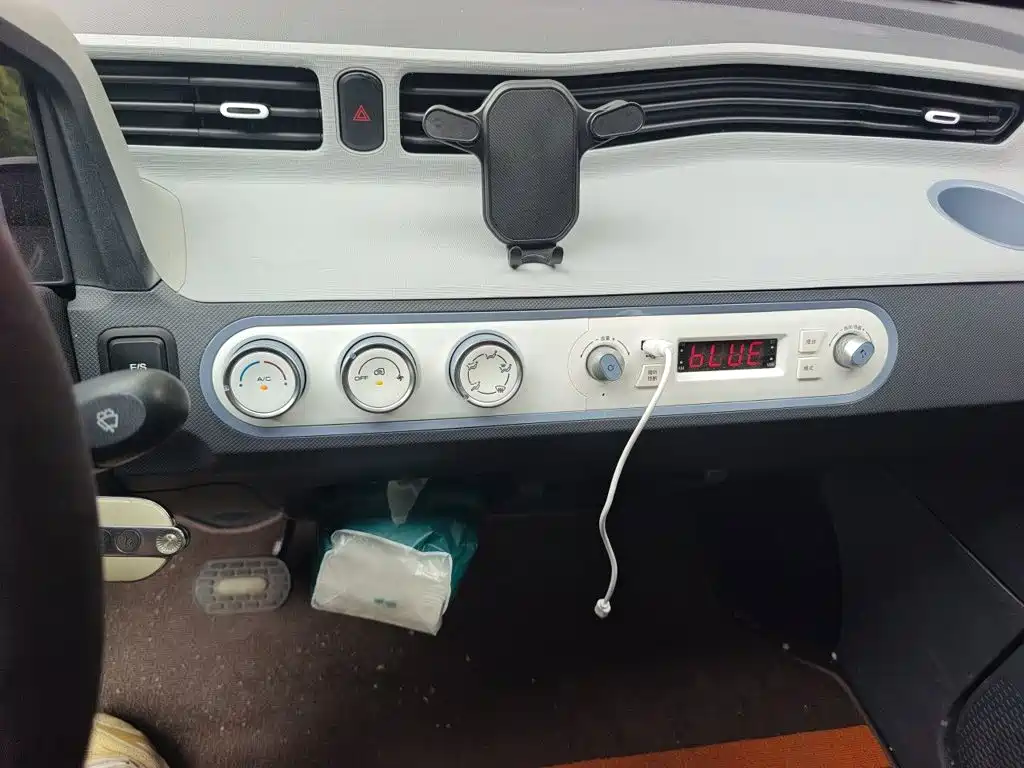 Wuling MINIEV — миниатюра 9