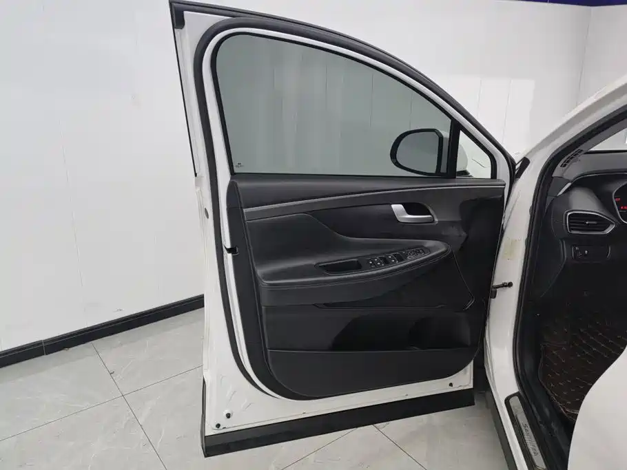 Hyundai Santa Fe — миниатюра 7