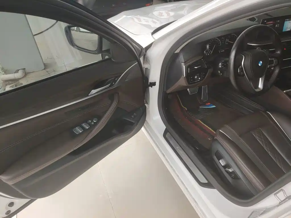 BMW 5 Series — миниатюра 18