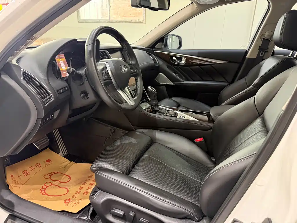 INFINITI Q50L