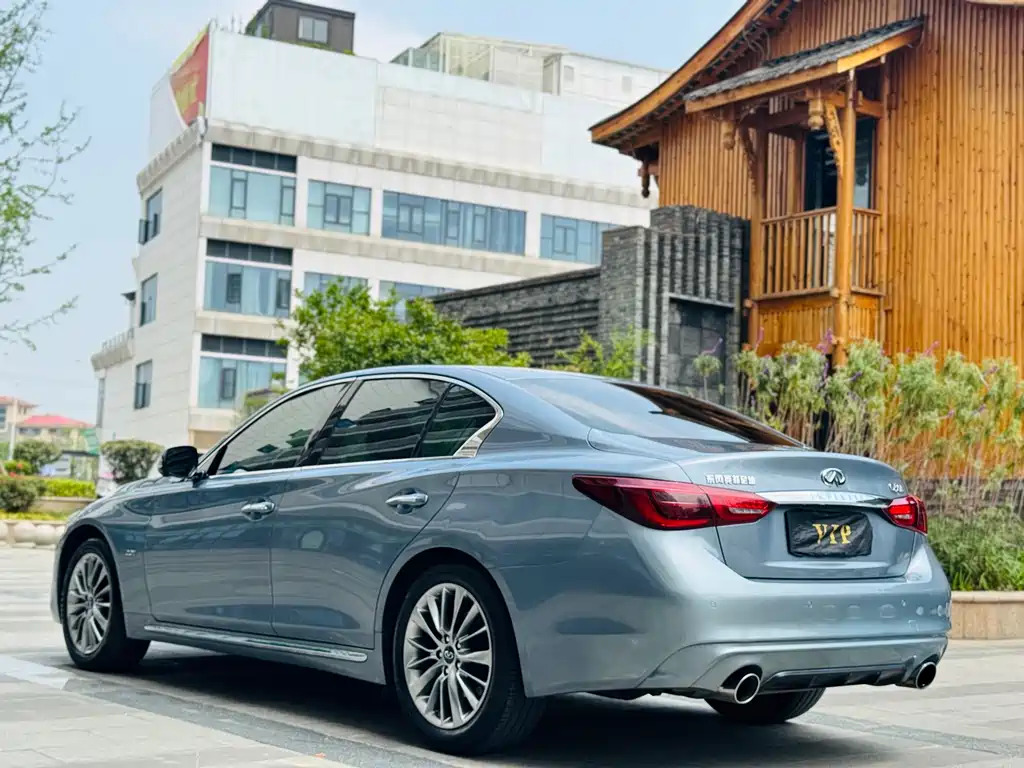 Infiniti Q50L 2018 2.0T V