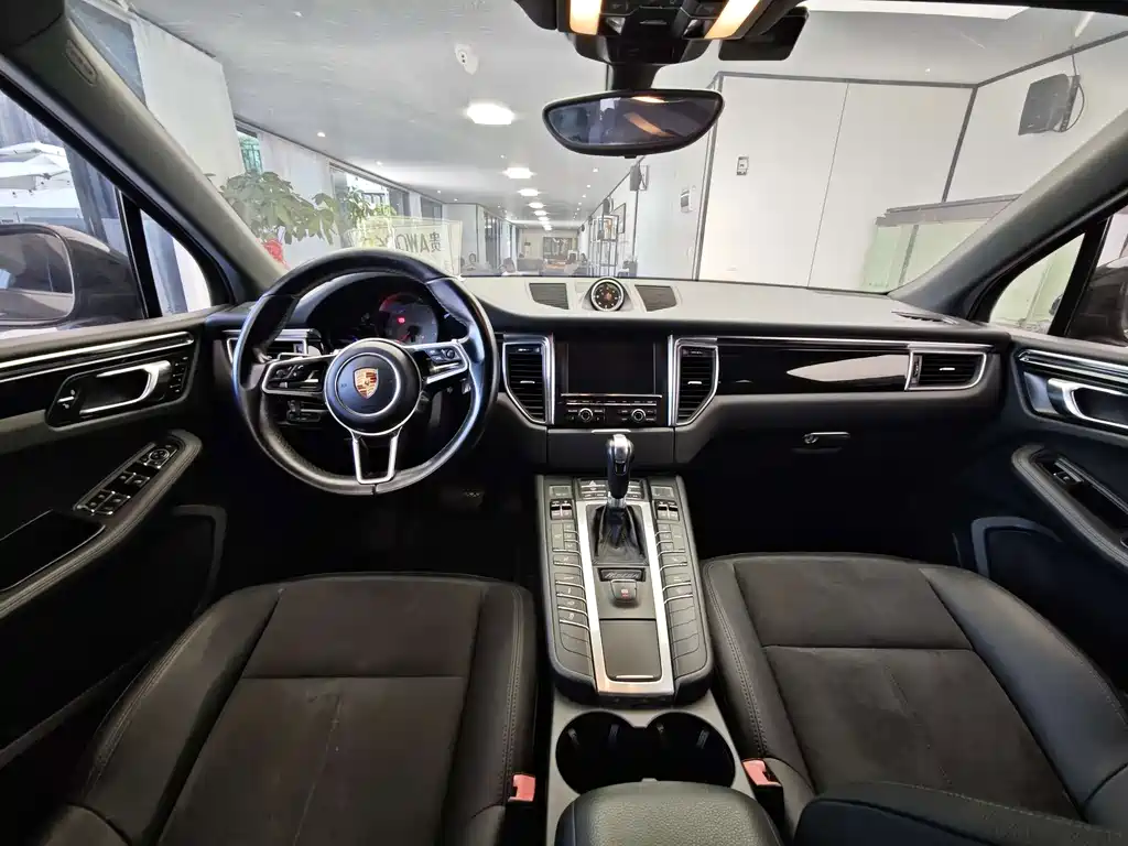 Porsche Macan — миниатюра 12