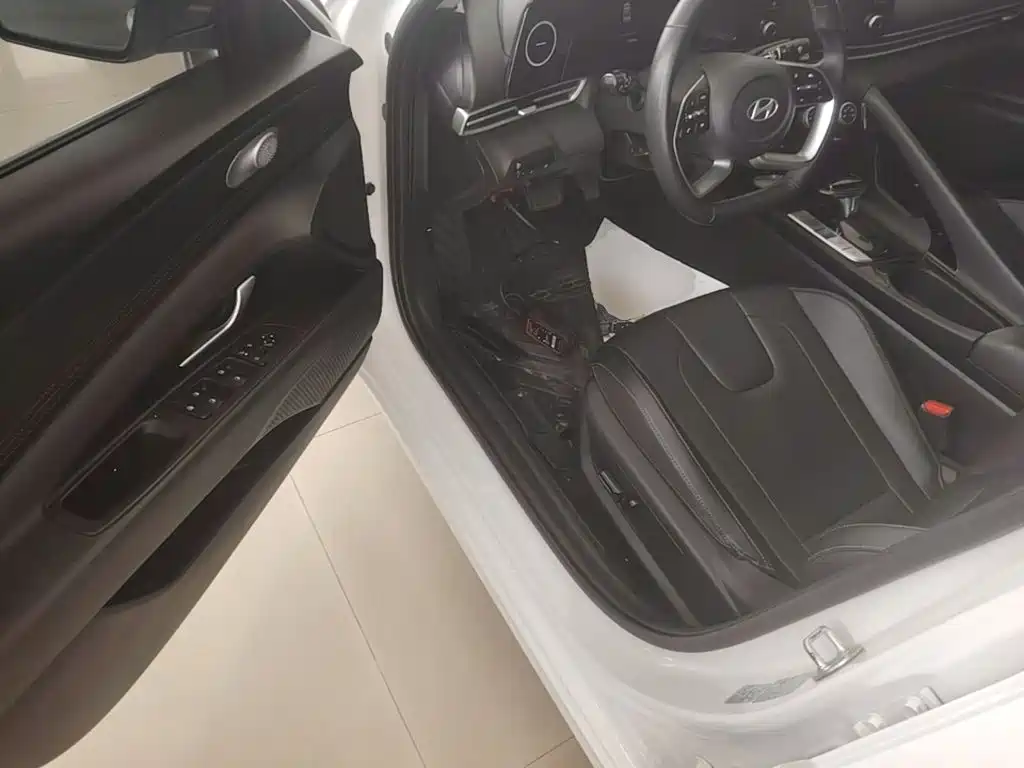 Hyundai Elantra — миниатюра 16