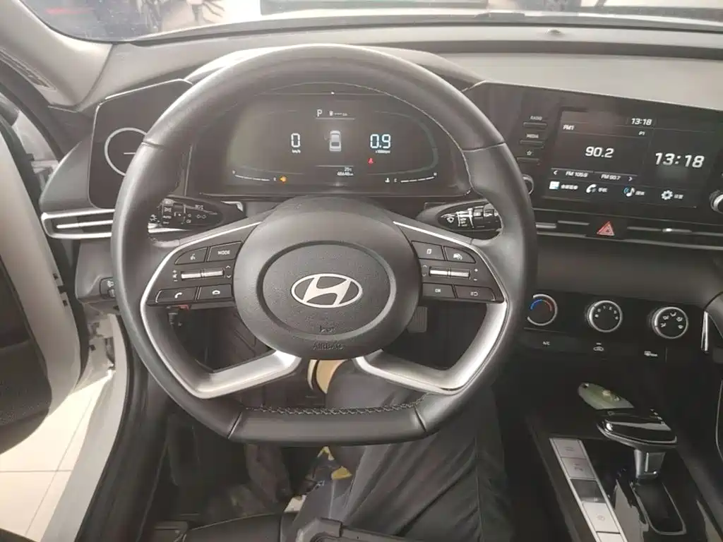 Hyundai Elantra — миниатюра 11