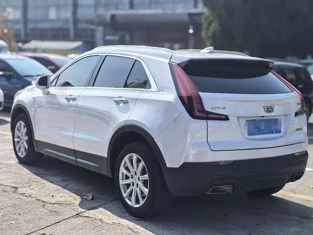 CADILLAC XT4
