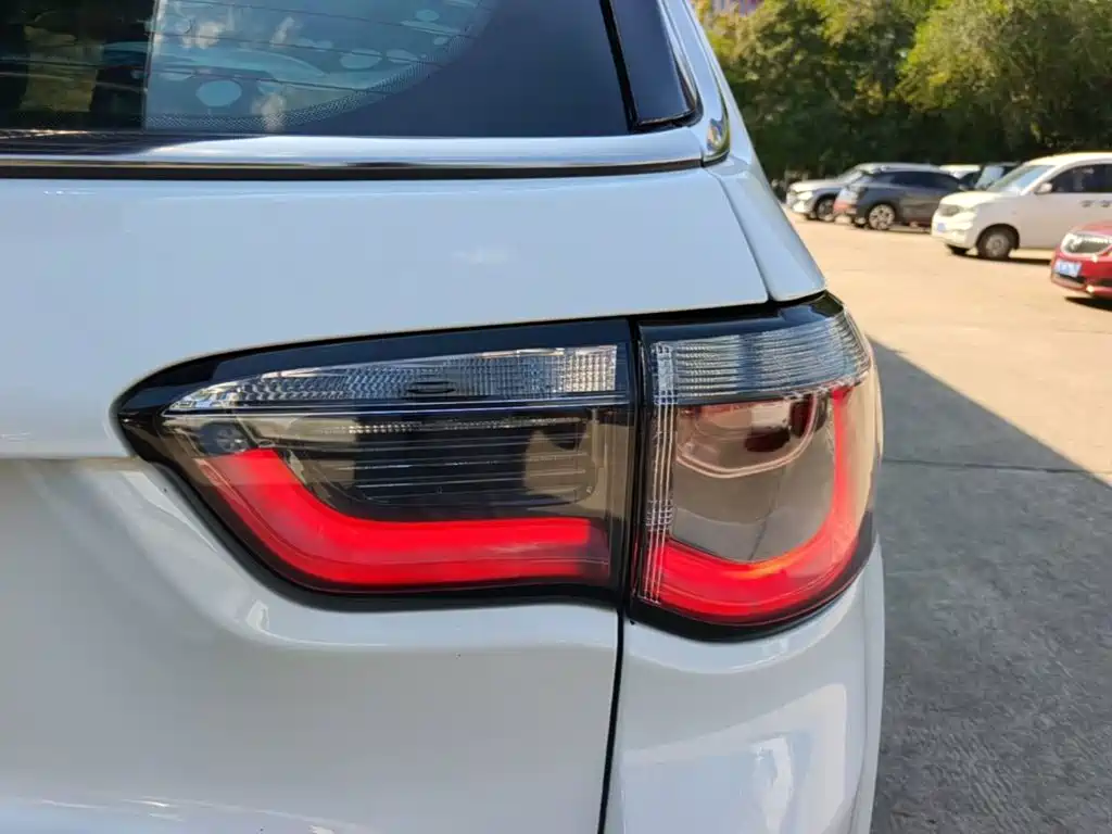 Jeep Compass — миниатюра 8