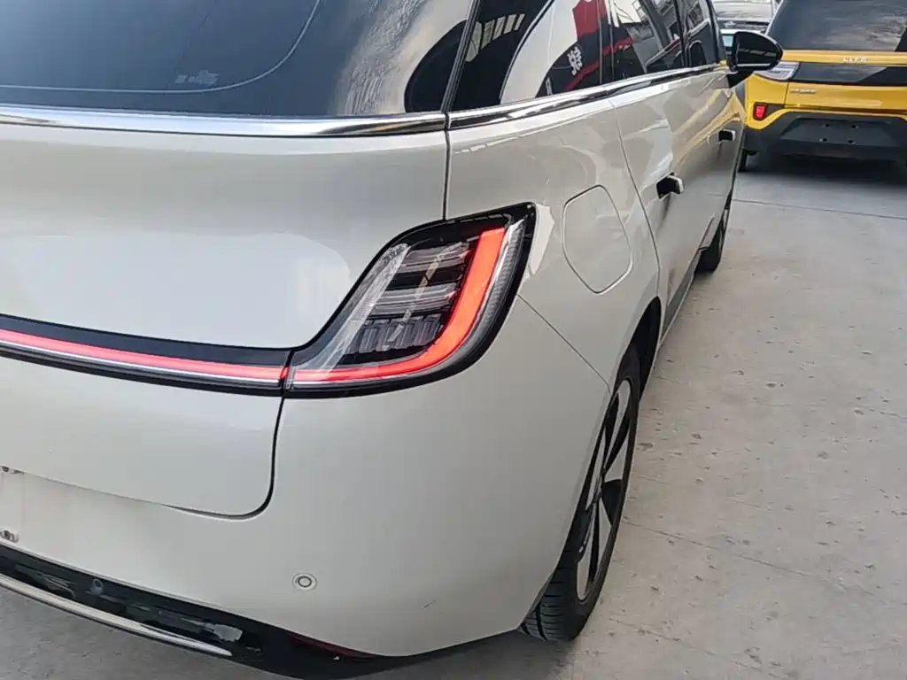Baojun Yunduo — миниатюра 8