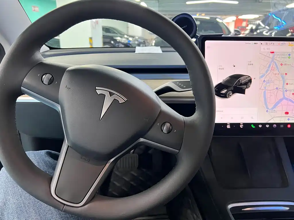 Tesla Model 3 — миниатюра 5