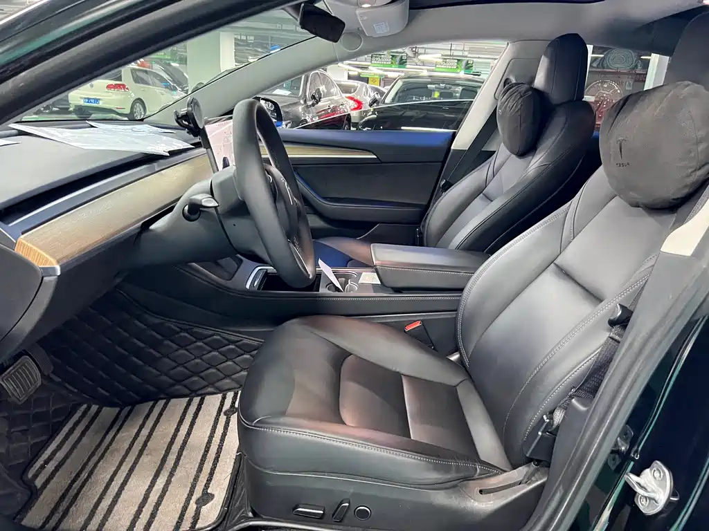 Tesla Model 3 — миниатюра 4
