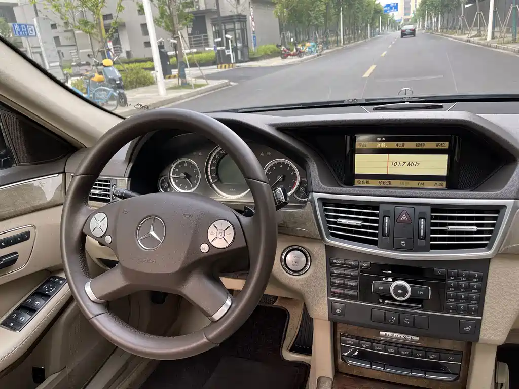 Mercedes-Benz E-Class — миниатюра 14