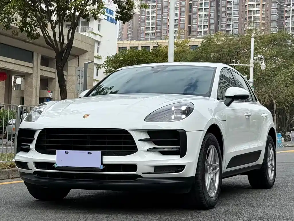 PORSCHE MACAN