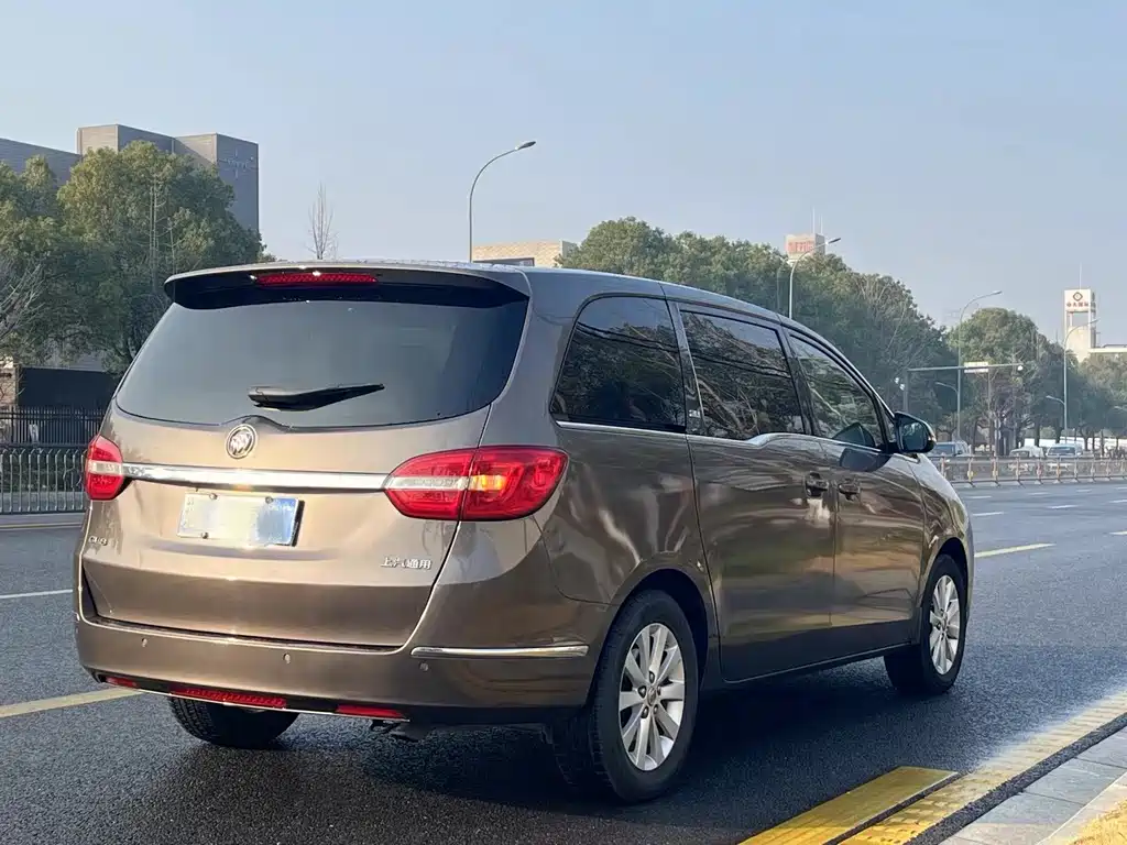 Buick GL8 — миниатюра 5