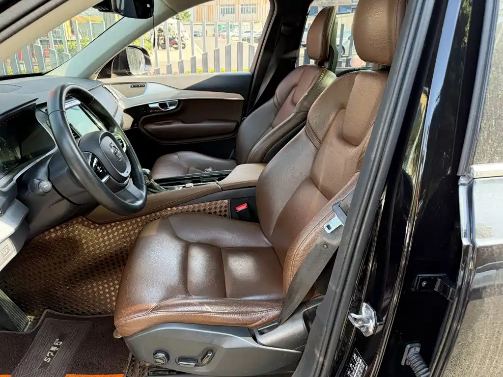Volvo XC90 — миниатюра 8