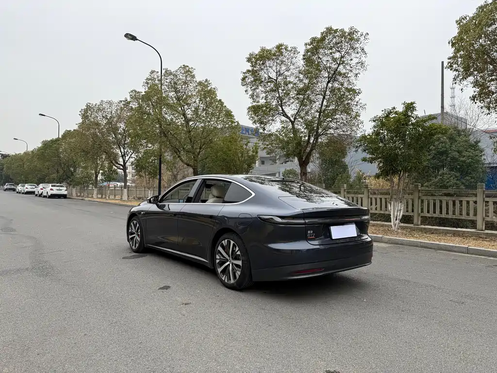 NIO NIO ET7