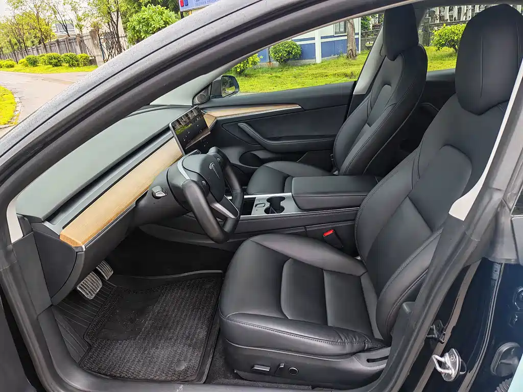 Tesla Model 3 — миниатюра 13