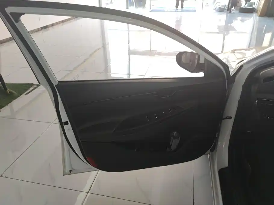 Hyundai Elantra — миниатюра 7