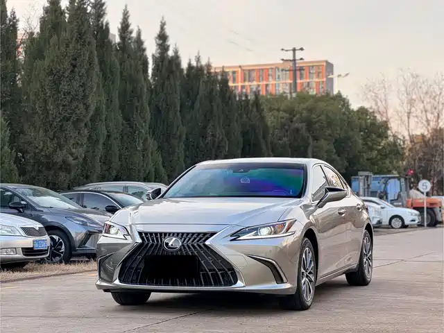 LEXUS ES 2024
