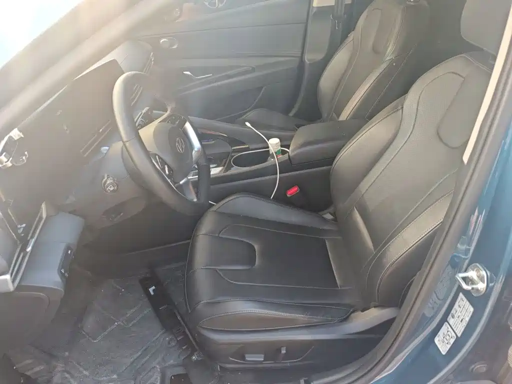 Hyundai Elantra — миниатюра 16