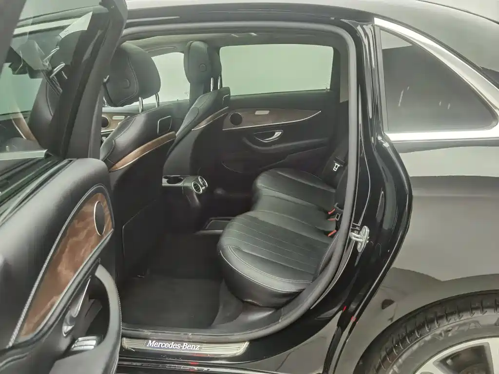 Mercedes-Benz E-Class — миниатюра 15