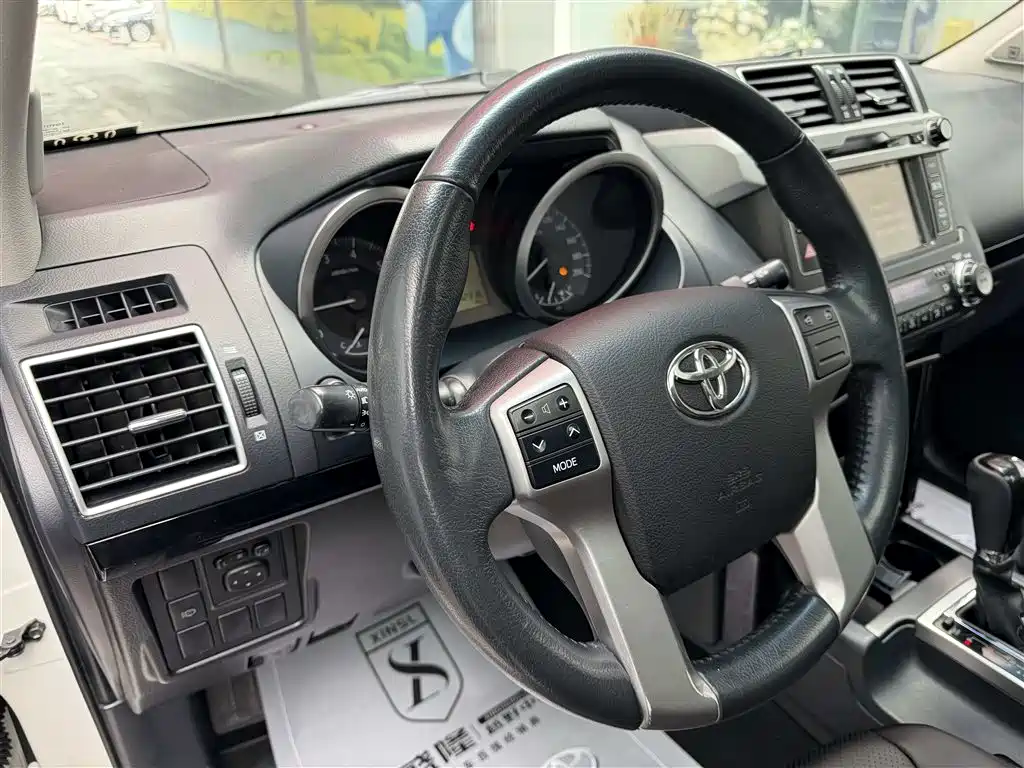 TOYOTA PRADO