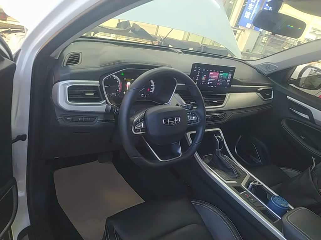 Geely Emgrand X6 1.4 л 2021 г. Белый, пробег 16600 км