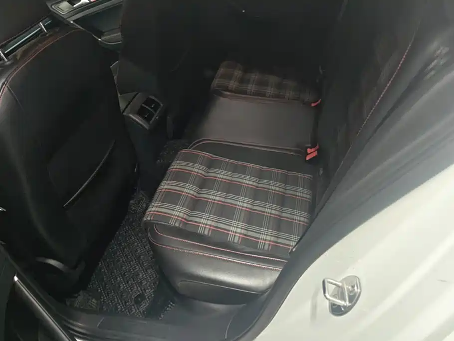 Volkswagen Golf GTI — миниатюра 11