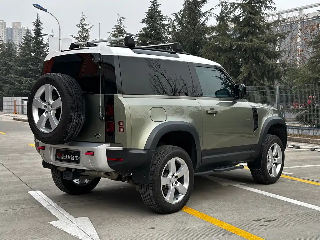 LAND ROVER DEFENDER