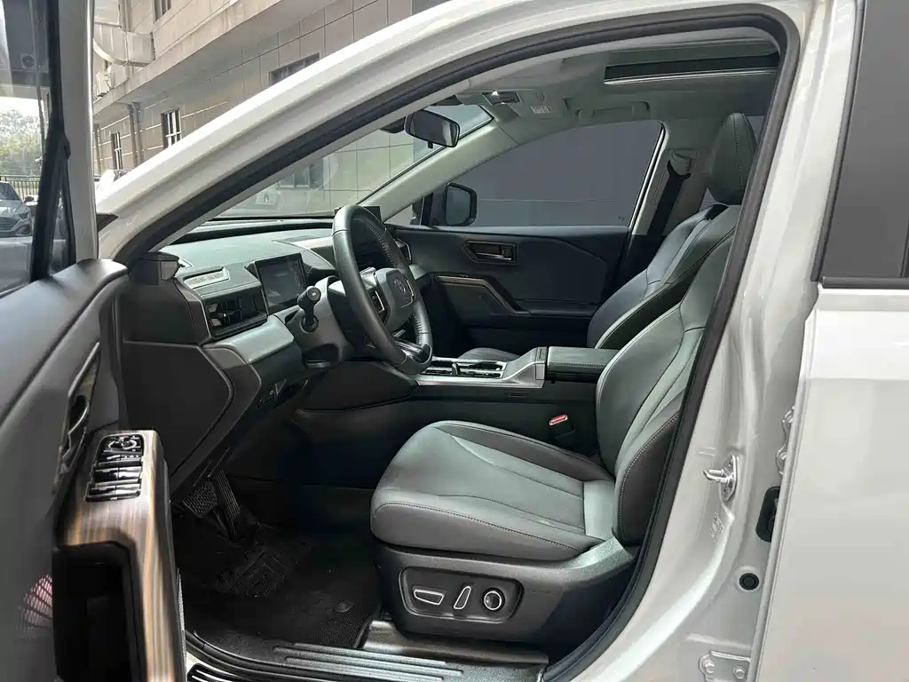 Toyota RAV4 — миниатюра 13