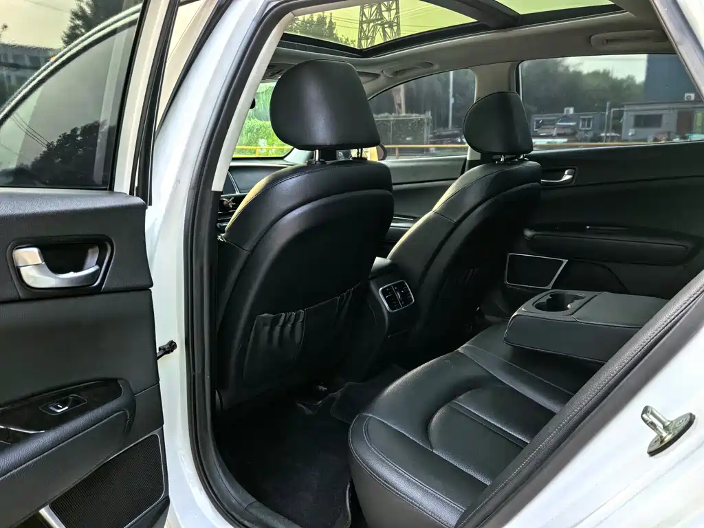 Kia K5 — миниатюра 12