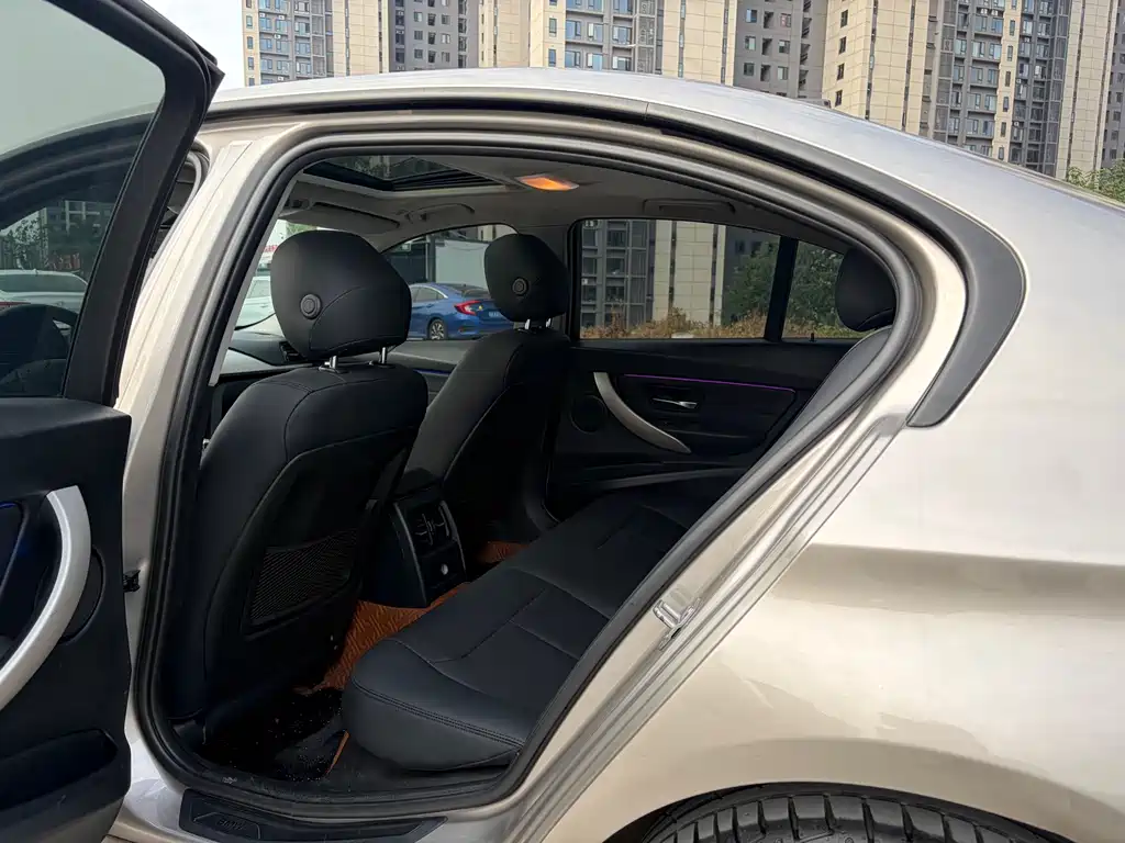 BMW 3 Series — миниатюра 8