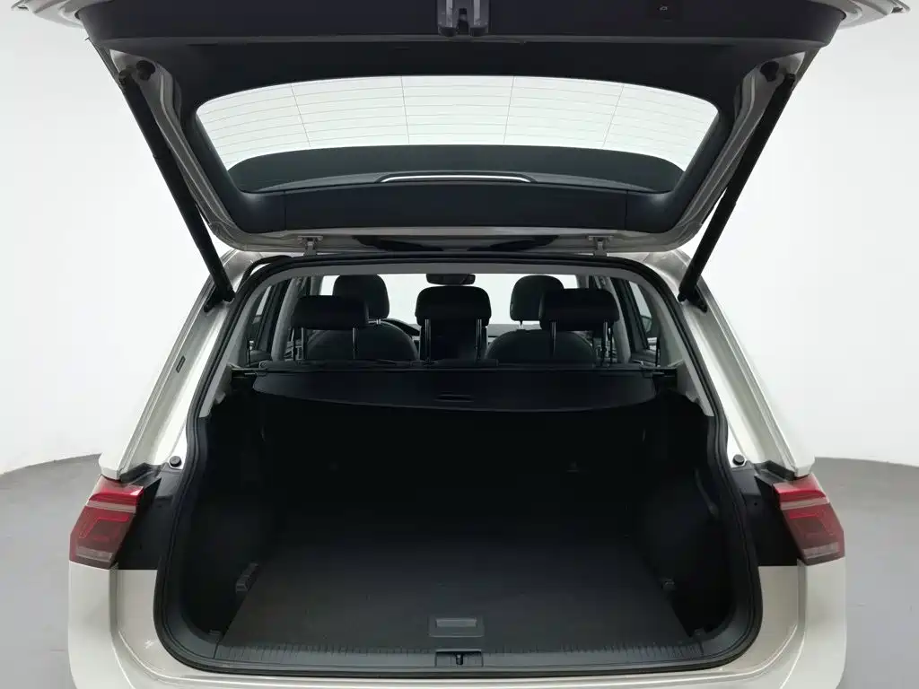 Volkswagen Tiguan L — миниатюра 16