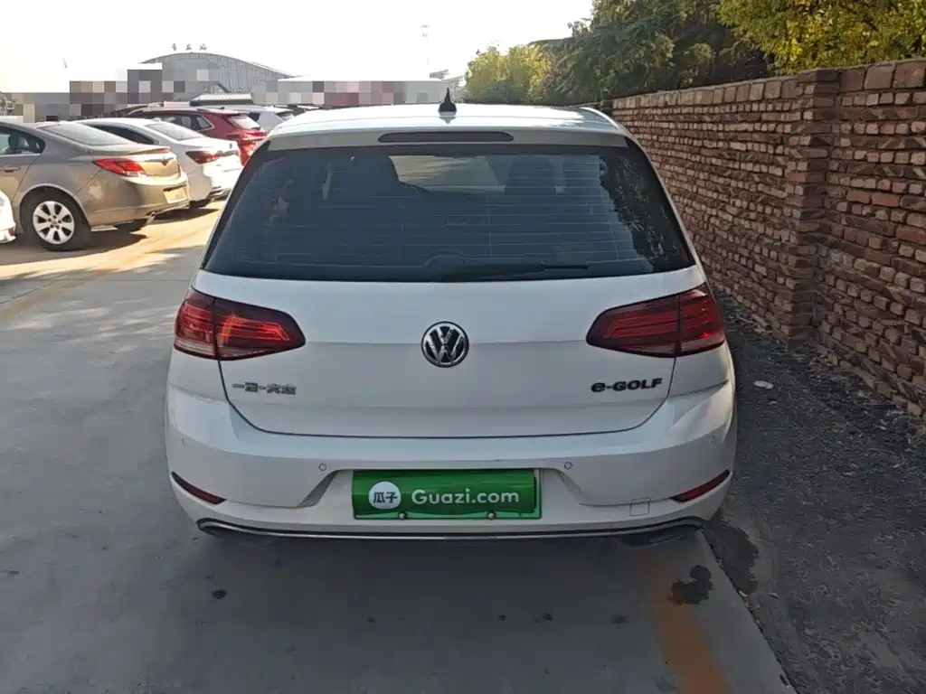 Volkswagen Golf EV — миниатюра 6