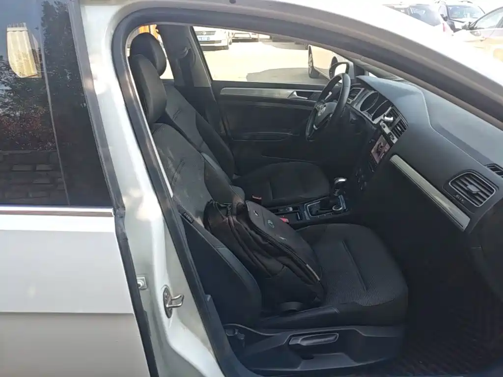 Volkswagen Golf EV — миниатюра 25