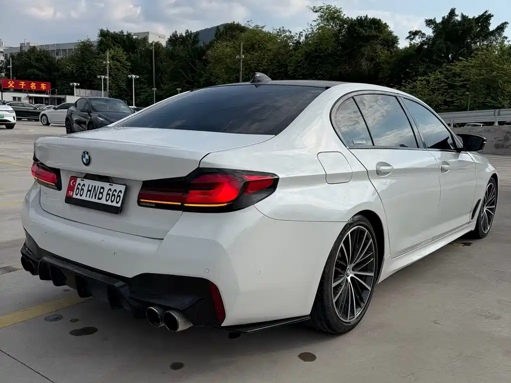 BMW 5 Series — миниатюра 7