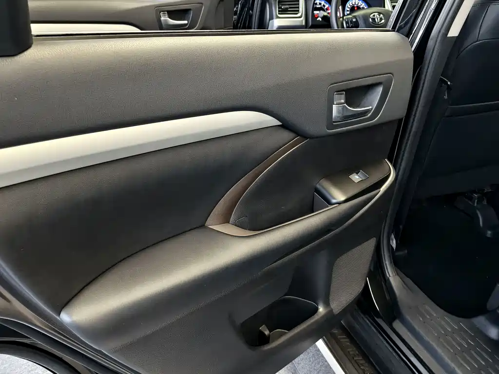 Toyota Highlander — миниатюра 9