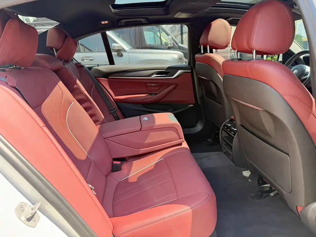 BMW 5 Series — миниатюра 11