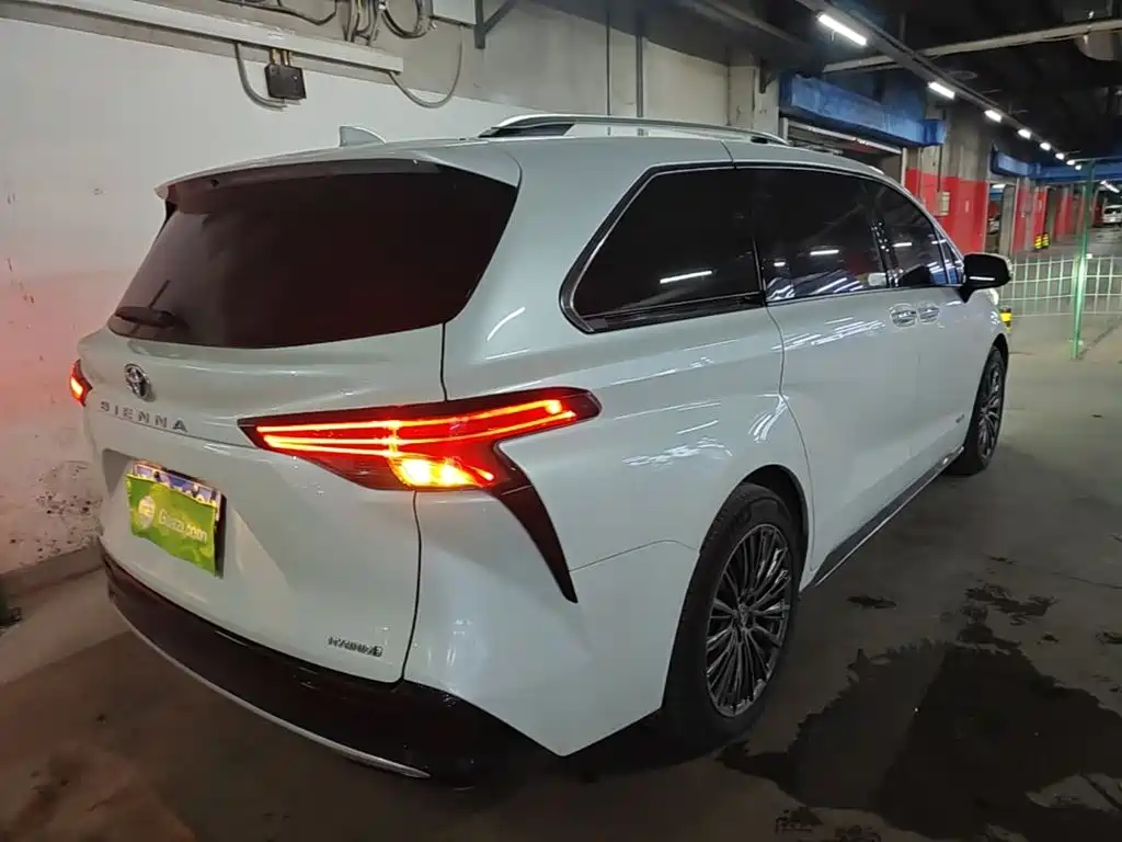 Toyota Sienna — миниатюра 7