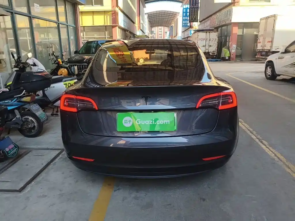 Tesla Model 3 — миниатюра 6