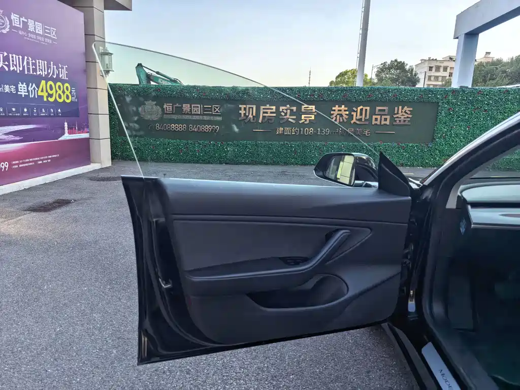 Tesla Model 3 — миниатюра 9
