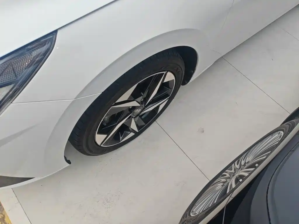 Hyundai Elantra — миниатюра 23