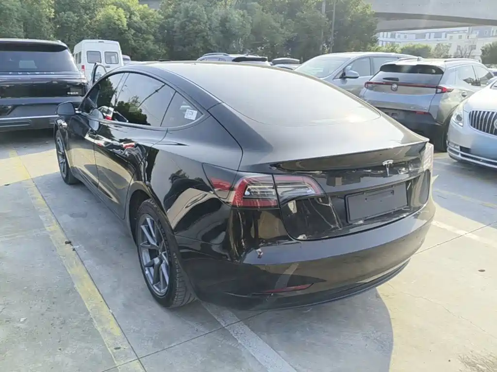 Tesla Model 3 — миниатюра 5