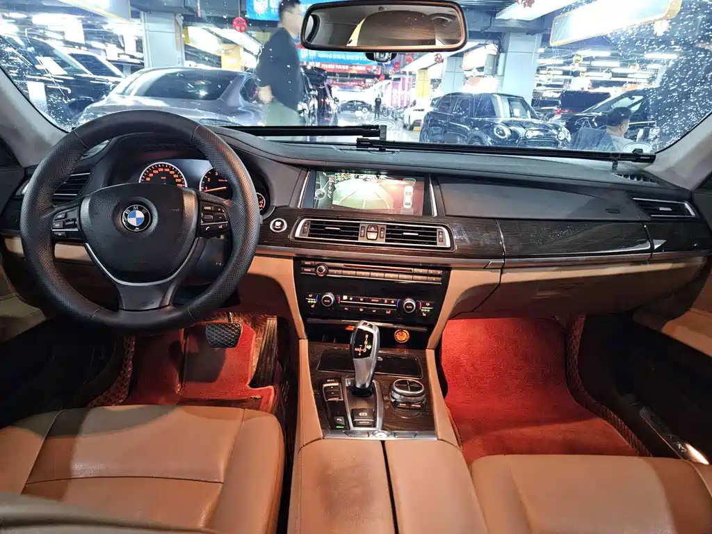 BMW 7 Series — миниатюра 4
