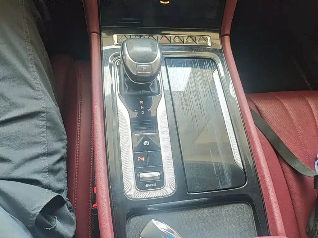 Hongqi Hongqi H5 — миниатюра 14