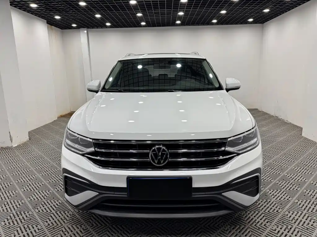 Volkswagen Tiguan L — миниатюра 2