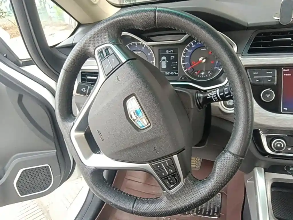 Geely Vision X3 — миниатюра 11